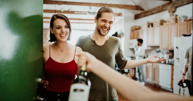 media-how-to-host-a-housewarming-party-after-the-move