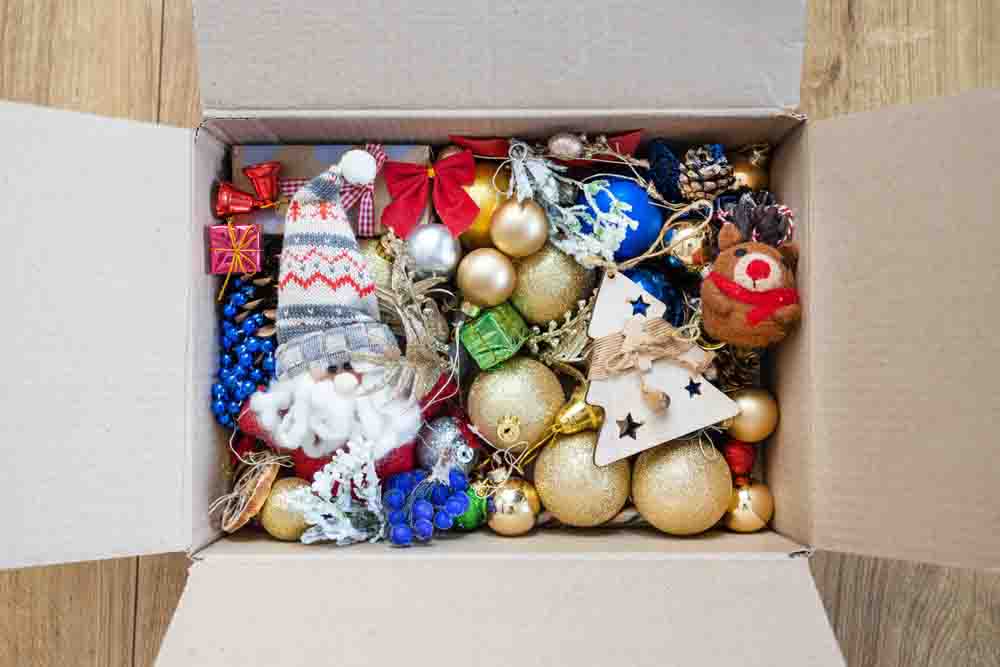 media-how-to-safely-pack-christmas-decorations_